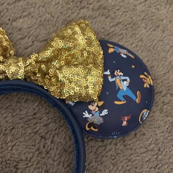 Walt Disney World lounge 5/50 anniversary ears - Picture 2 of 5